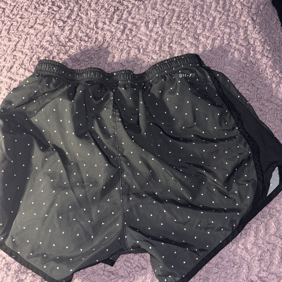 4 pairs of women’s Nike running shorts. Extra small/small. - Picture 5 of 13